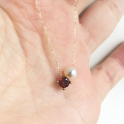 一月生日石 ~ 紅色石榴石和 Akoya 珍珠項鍊 第3張的照片
