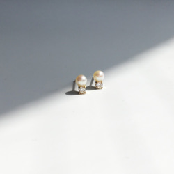 [K14GF] 白色珍珠和氧化鋯耳環 第1張的照片
