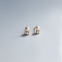 [K14GF] 白色珍珠和氧化鋯耳環 第4張的照片