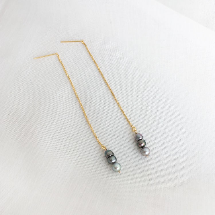 【K14GF】黒蝶(タヒチ）小粒揺れる真珠アメリカンピアス