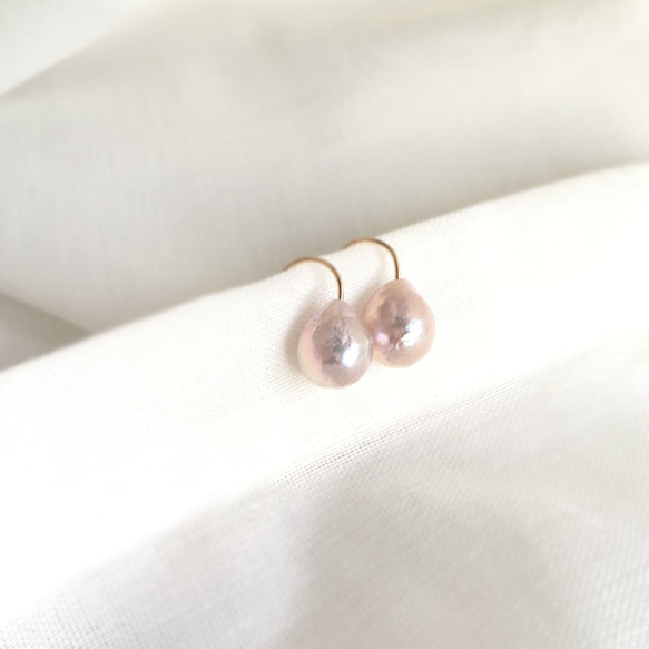 [K14GF] 粉色金屬巴洛克淡水珍珠耳環 第2張的照片