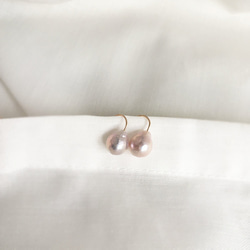 [K14GF] 粉色金屬巴洛克淡水珍珠耳環 第3張的照片