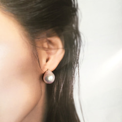 [K14GF] 粉色金屬巴洛克淡水珍珠耳環 第4張的照片