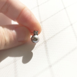 [K14GF /銀]淺灰色珍珠和氧化鋯耳環 第3張的照片
