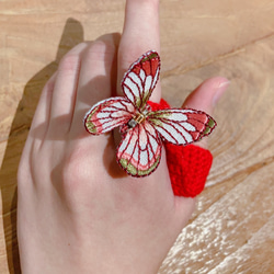 9.和柄蝶々が付いた赤い指すり 4枚目の画像