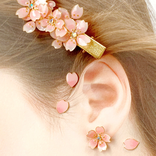 みつさん専用 imac 花モチーフ ヘアクリップ みつさん専用 imac 花モチーフ ヘアクリップ