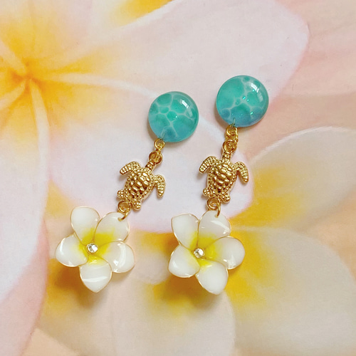 プルメリアの花 ウミガメ ホヌ 夏 南国 沖縄 海 揺れる 長め ピアス  