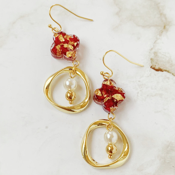 薔薇 バラ ドライフラワーとゴールドフープのピアス イヤリング 赤