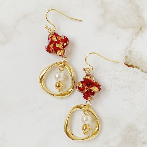 薔薇 バラ ドライフラワーとゴールドフープのピアス イヤリング 赤