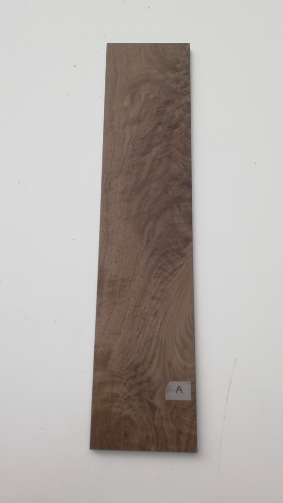 ウォールナット　希少部位　木材　端材　素材　DIYⒶ　大き目のサイズ 1枚目の画像