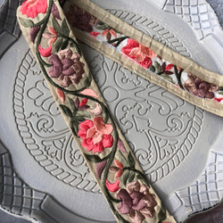 【50cm】4cm幅 インド 刺繍リボン トリム チロリアンテープ  ハンドメイド素材 花柄 ピンク ベージュ 4枚目の画像