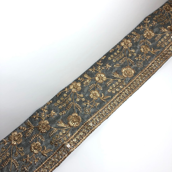 【0.5ヤード】6.5cm幅 インド 刺繍リボン トリム チロリアンテープ  ハンドメイド素材 グレー ゴールド 2枚目の画像