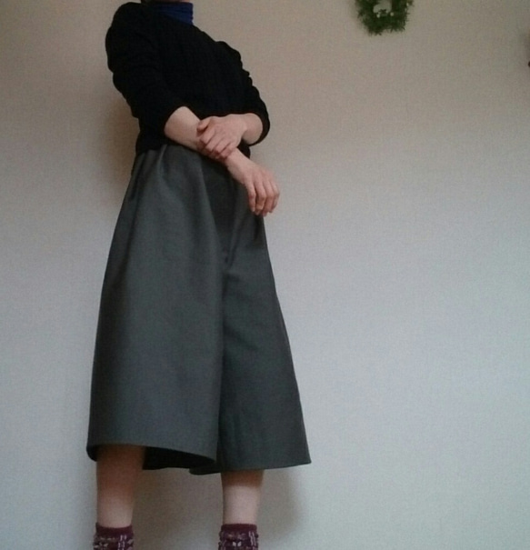 ガウチョパンツカーキ色綿麻混スカートの風合いウエストゴム 3枚目の画像