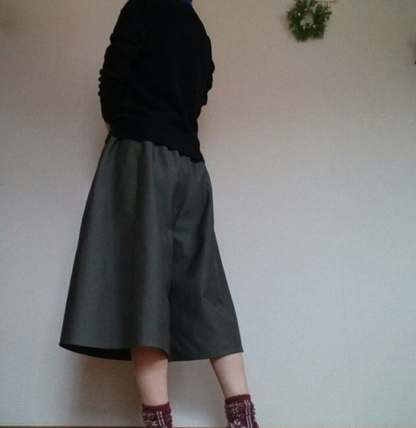 ガウチョパンツカーキ色綿麻混スカートの風合いウエストゴム 4枚目の画像