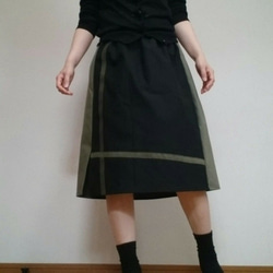 裏起毛スカートシックな黒とカーキ色暖かミモレ丈ウエストゴム 3枚目の画像