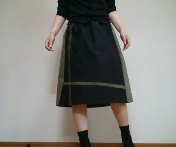 裏起毛スカートシックな黒とカーキ色暖かミモレ丈ウエストゴム 3枚目の画像
