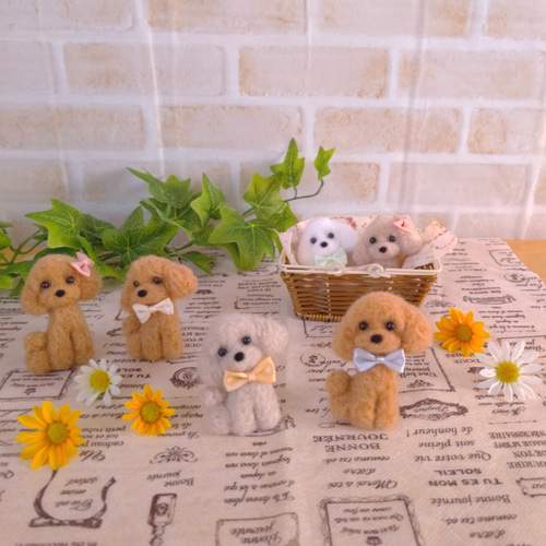 羊毛フェルト トイプードルのブローチ♪ 毛糸 ♡nachule18♡オーダー