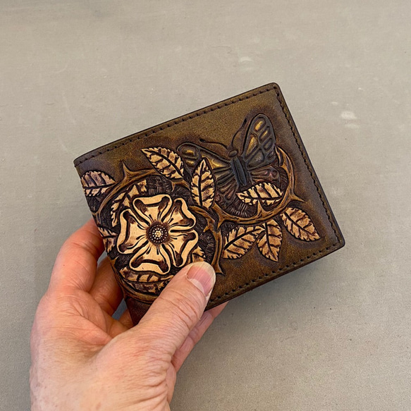 二つ折り財布（焦げ茶、薔薇と蝶柄）No.02007-05 3枚目の画像