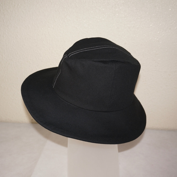 クールな黒の中折れ帽子〜ハンドメイド、黒、ステッチ、帽子、ウール、ハット 4枚目の画像