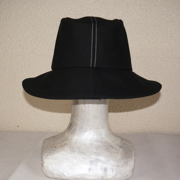 クールな黒の中折れ帽子〜ハンドメイド、黒、ステッチ、帽子、ウール、ハット 8枚目の画像
