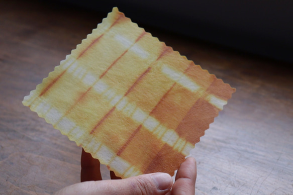 みつろうらっぷ S (12cm×12cm) 玉ねぎ染め 蜜蝋エコラップ 1枚目の画像