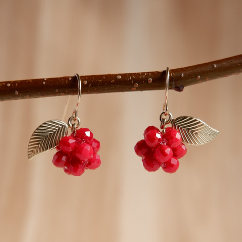 14KGF 赤珊瑚の揺れる木苺ピアス/イヤリング -いちご 木の実 3月誕生石