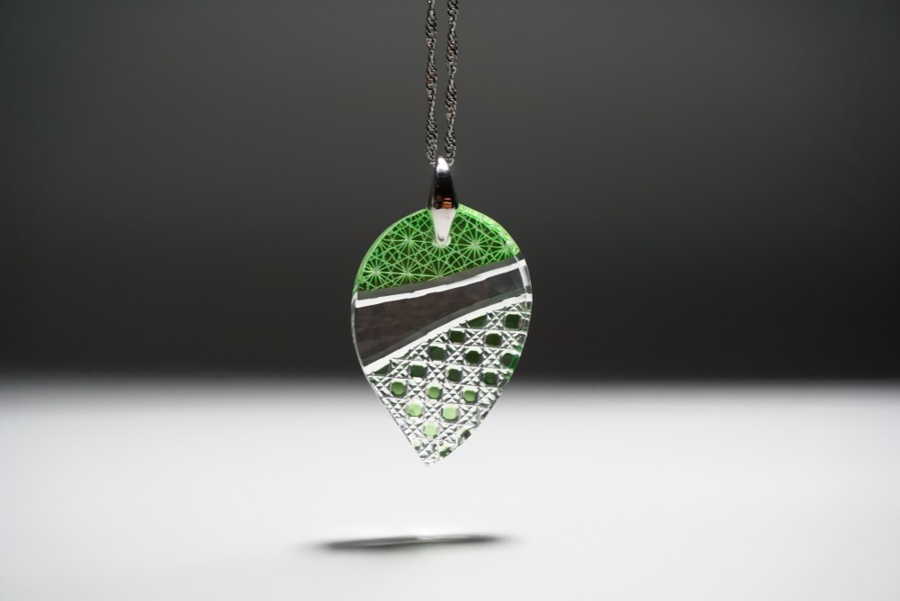 凛然切子　ペンダント 葉の雫-ha no sizuku、- (母の日、父の日、退職祝い、結婚祝い、プレゼント、、、)