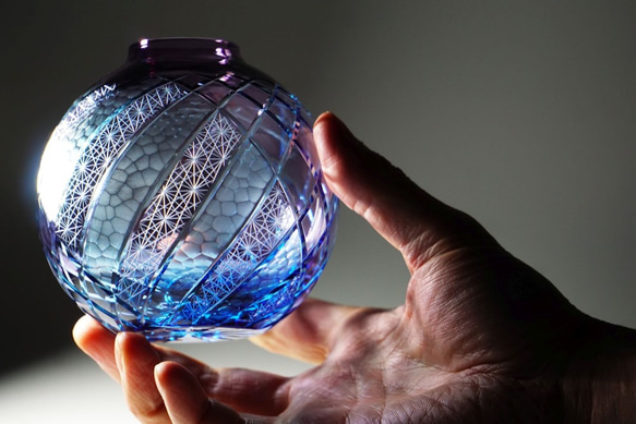 【ガラスの花器】✴︎オーラを放つ存在感✴︎ まあるい花器 夜遊び-yo asobi- グラス 東京ガラス工房 凛然