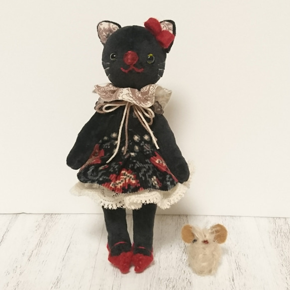 赤いリボンの黒ねこちゃん/チビねずみ付き・創作人形・ぬいぐるみ 3枚目の画像