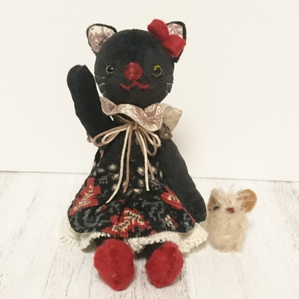 赤いリボンの黒ねこちゃん/チビねずみ付き・創作人形・ぬいぐるみ 4枚目の画像