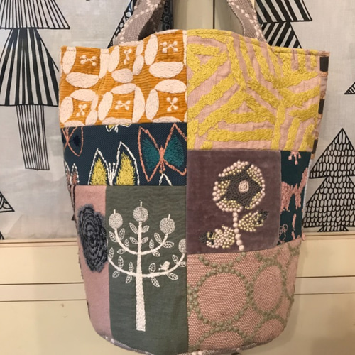 ミナペルホネン生地使用*バケツ型バッグ*はぎれパッチ*sand rose*chum