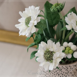 【母の日】贈り物に　スカビオサとグリーンリーフで爽やかクレイミニブーケ 2枚目の画像