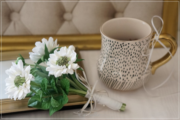 【母の日】贈り物に　スカビオサとグリーンリーフで爽やかクレイミニブーケ 4枚目の画像