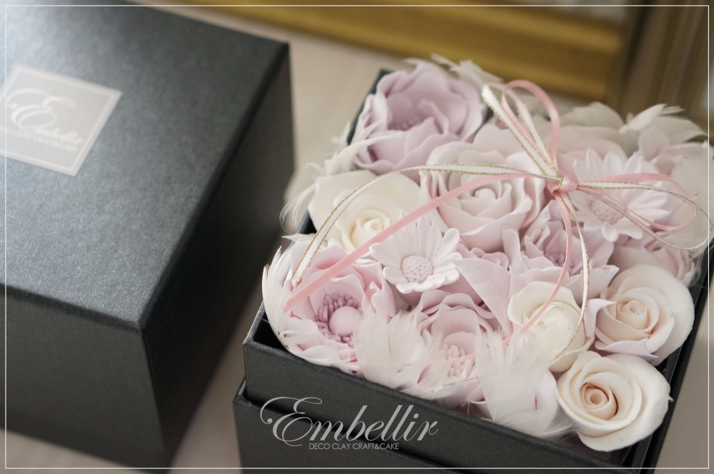 【母の日】贈り物に優しいお色のクレイ●お花畑ＢＯＸアレンジ