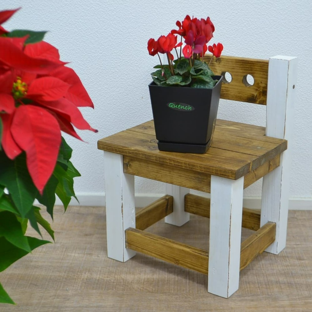 "昭和の教室"を思い出すキッズチェア