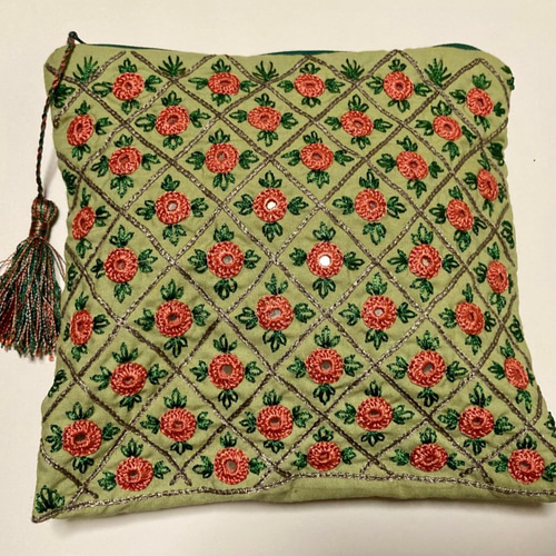 アフガニスタンの刺繍ポーチ ＜手作り＆フェアトレード＞ by Nighyna