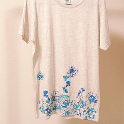 鮮やかグラデーションの花畑の手刷りやわらかTシャツ 4枚目の画像