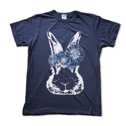 ガーベラウサギの手刷りやわらか紺Tシャツ 1枚目の画像