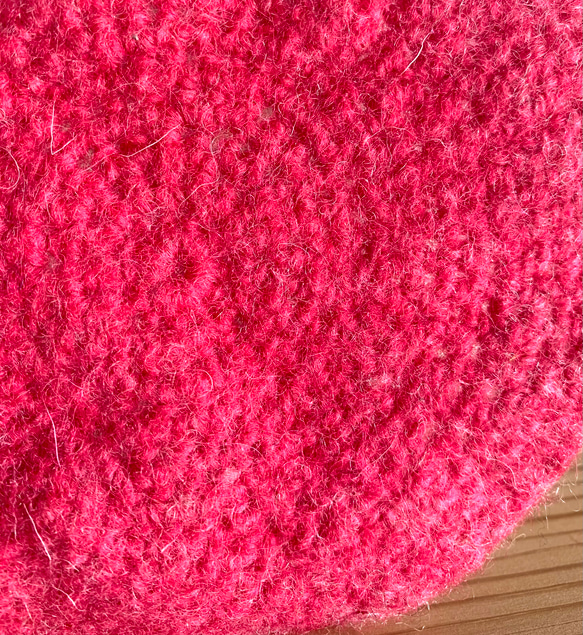 エストニアの無撚毛糸で作った小さな敷き物・コースター　濃いピンク色 4枚目の画像
