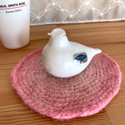 エストニアの無撚毛糸で作った小さな敷き物・コースター　薄いピンク 2枚目の画像