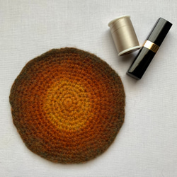 エストニアの無撚毛糸で作った小さな敷き物・コースター　　オレンジグラデーション 1枚目の画像