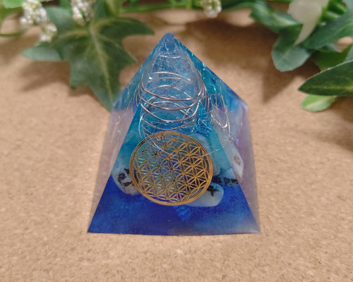 オルゴナイト　新作　ピラミッド　チャーム　出店 楽天市場】オルゴナイト ピラミッド チャクラカラー ORGONITE