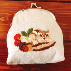 マルハナバチとミモザの刺繍のがま口ポーチ マチなし 可愛い お財布