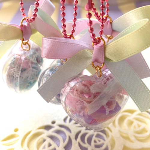 引き揃え糸のハートカプセルキーホルダー バッグチャーム うさ