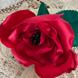 真っ赤な薔薇のコサージュ 1枚目の画像