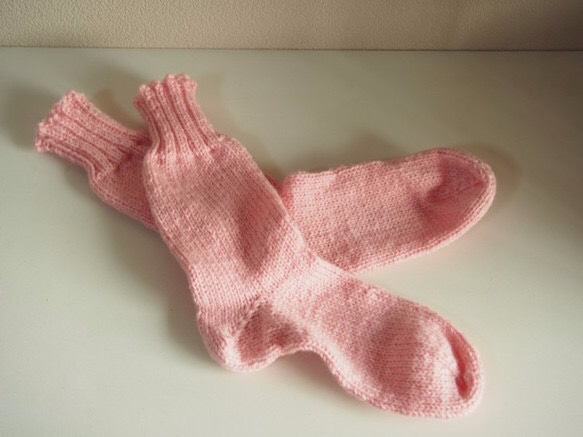 あったか手編み靴下　カカトつま先補強　純毛　薄ピンク　No.6 1枚目の画像