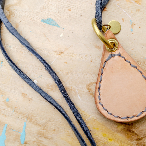 値下げ 雫とエイ革のネックレス ブルー ネックレス・ペンダント