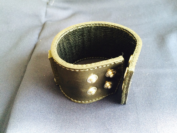 armor bracelet 3枚目の画像