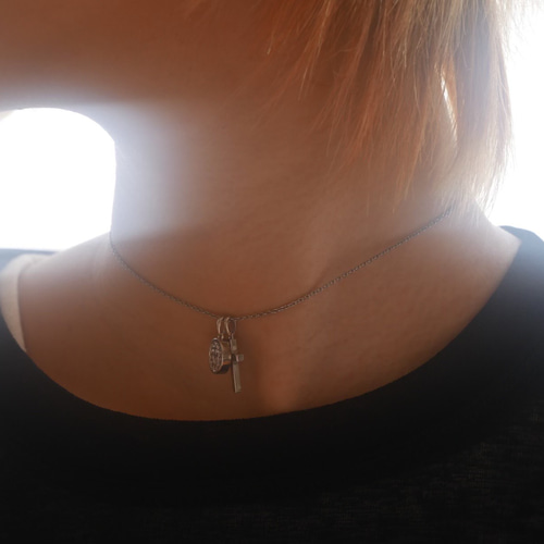 【国内発送】ステンレス ミディアムクロス ネックレス/M ステンレス 豪華なストーンが魅力的なクロスネックレス シルバー
