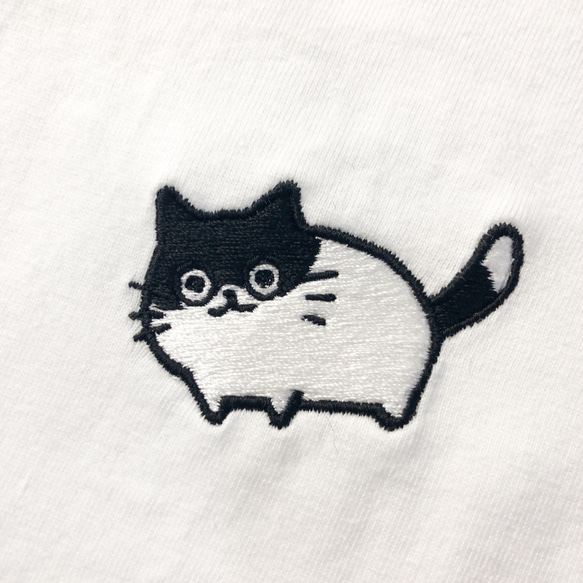 えらべる！おうちネコ刺繍【ブラック／刺繍】ekot Tシャツ <イラスト：タカ（笹川ラメ子）> 10枚目の画像